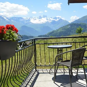 Le Petit Chalet-leard Bed & Breakfast