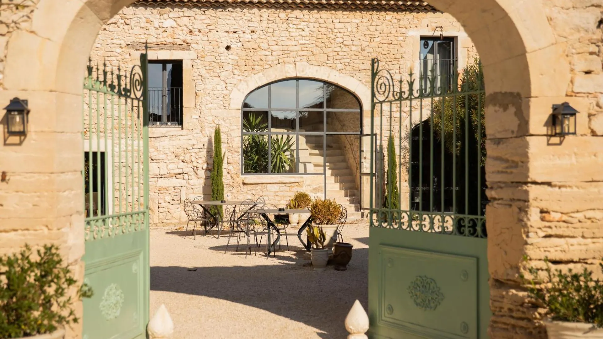 Maison d'hôtes Maison Roucas - Restaurant Et Chambres D'Hotes Solérieux France